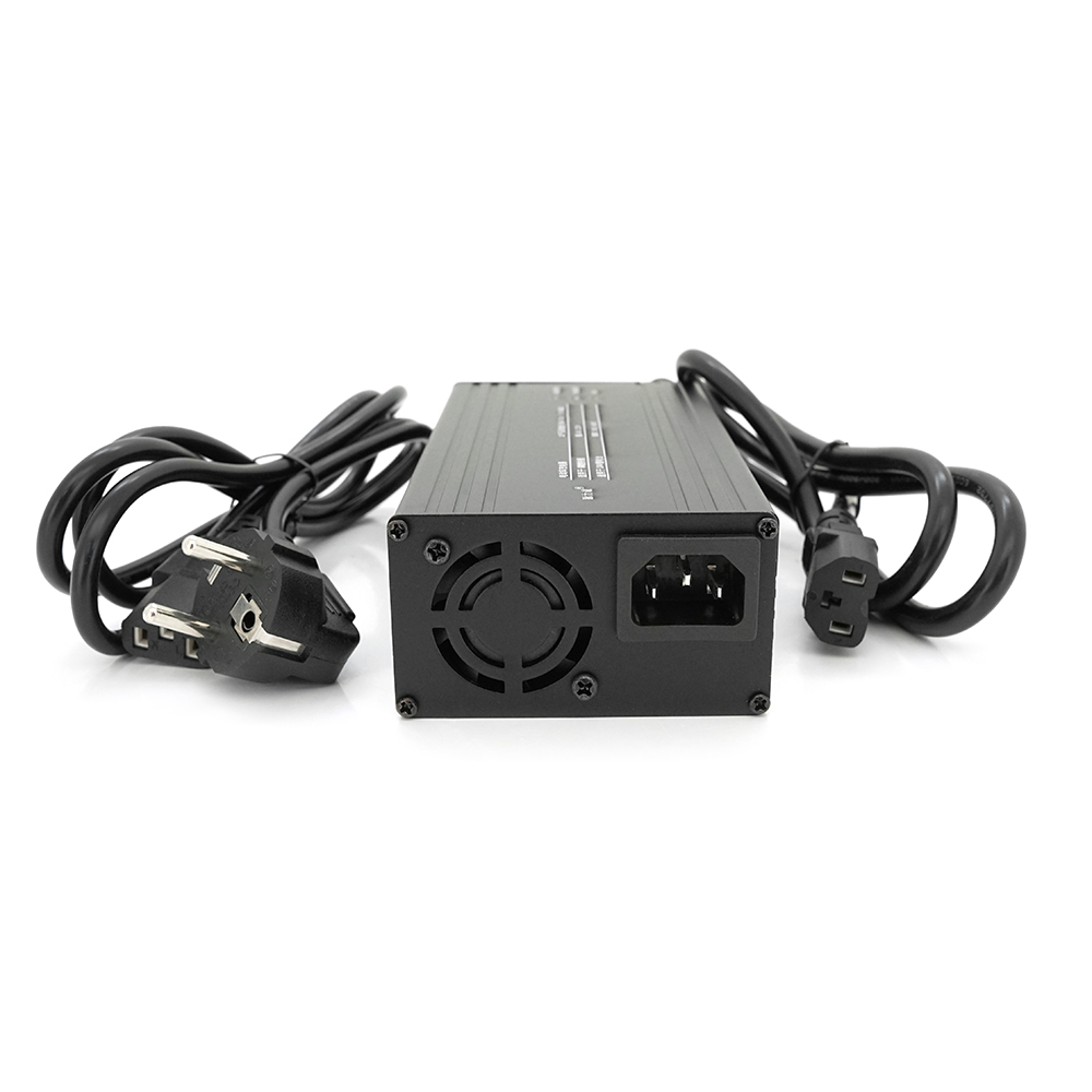 36815 Зарядний пристрій для акумуляторів LiFePO4 12V(14,6V),4S,15A, штекер Triangle plug (T-tipe / C13 / IEC). 137x90x50mm - Зображення 1