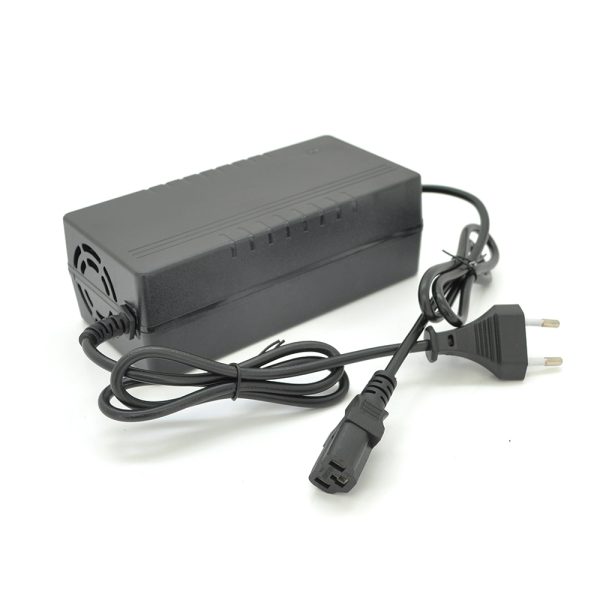 Зарядний пристрій для акумуляторів Li-ion 36V(42V),10S,4A, штекер Triangle plug (T-tipe / IEC / C13 N+L-, з індикацією