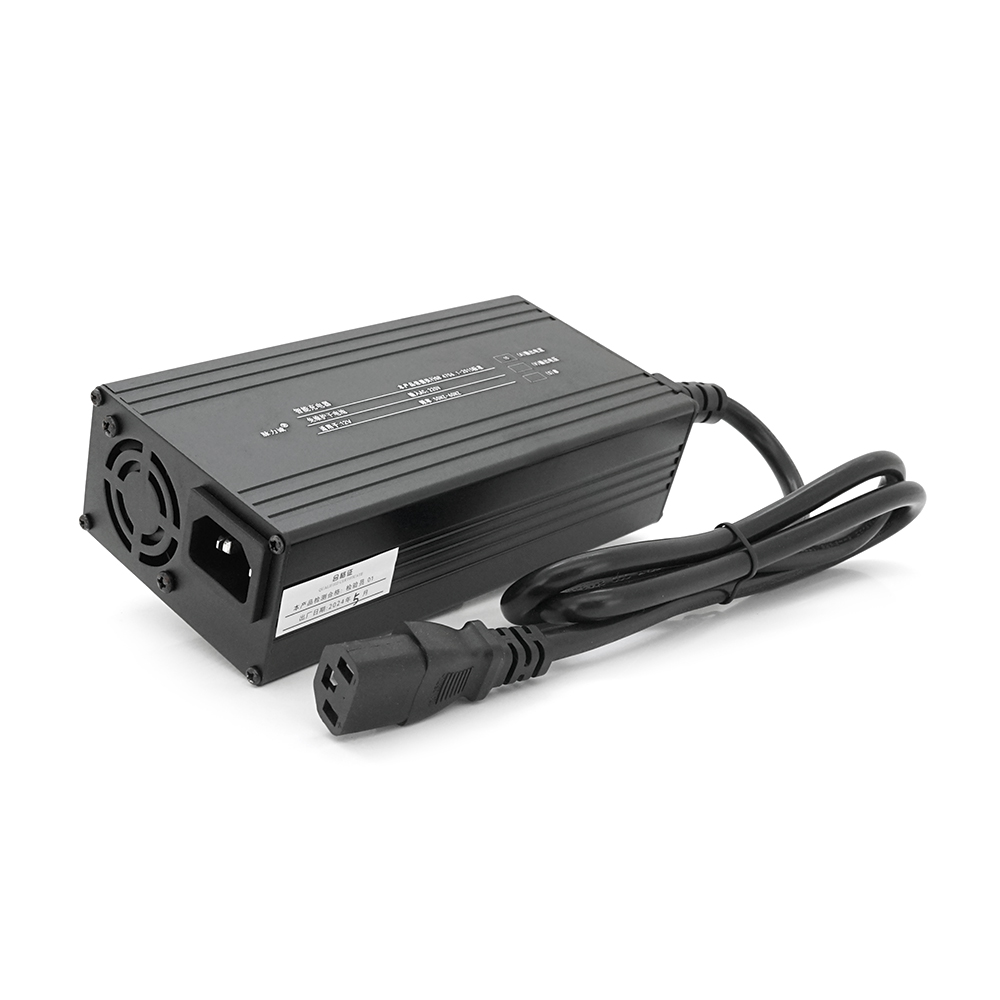 36980 Зарядний пристрій для акумуляторів AGM 12V,15А, 137х90х50mm - Зображення 1