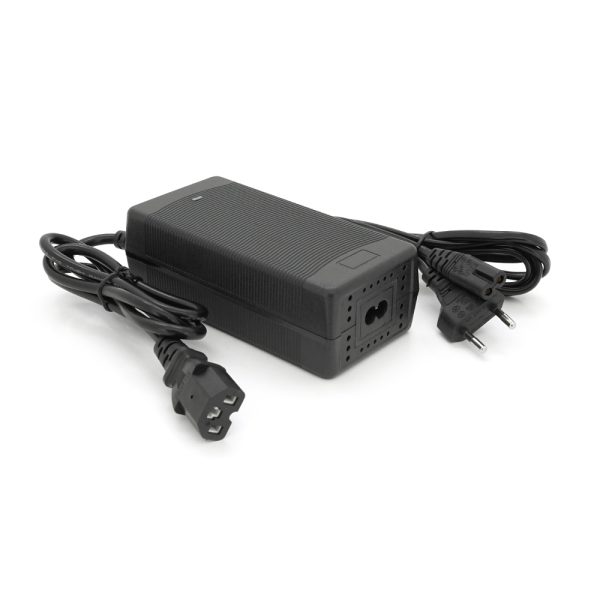 Зарядний пристрій акумуляторів LiFePO4 12V (14.6V), 4S,10A, штекер Triangle plug (T-tipe / C13 / IEC). з індикацією, 133х67х45mm, 0.3kg