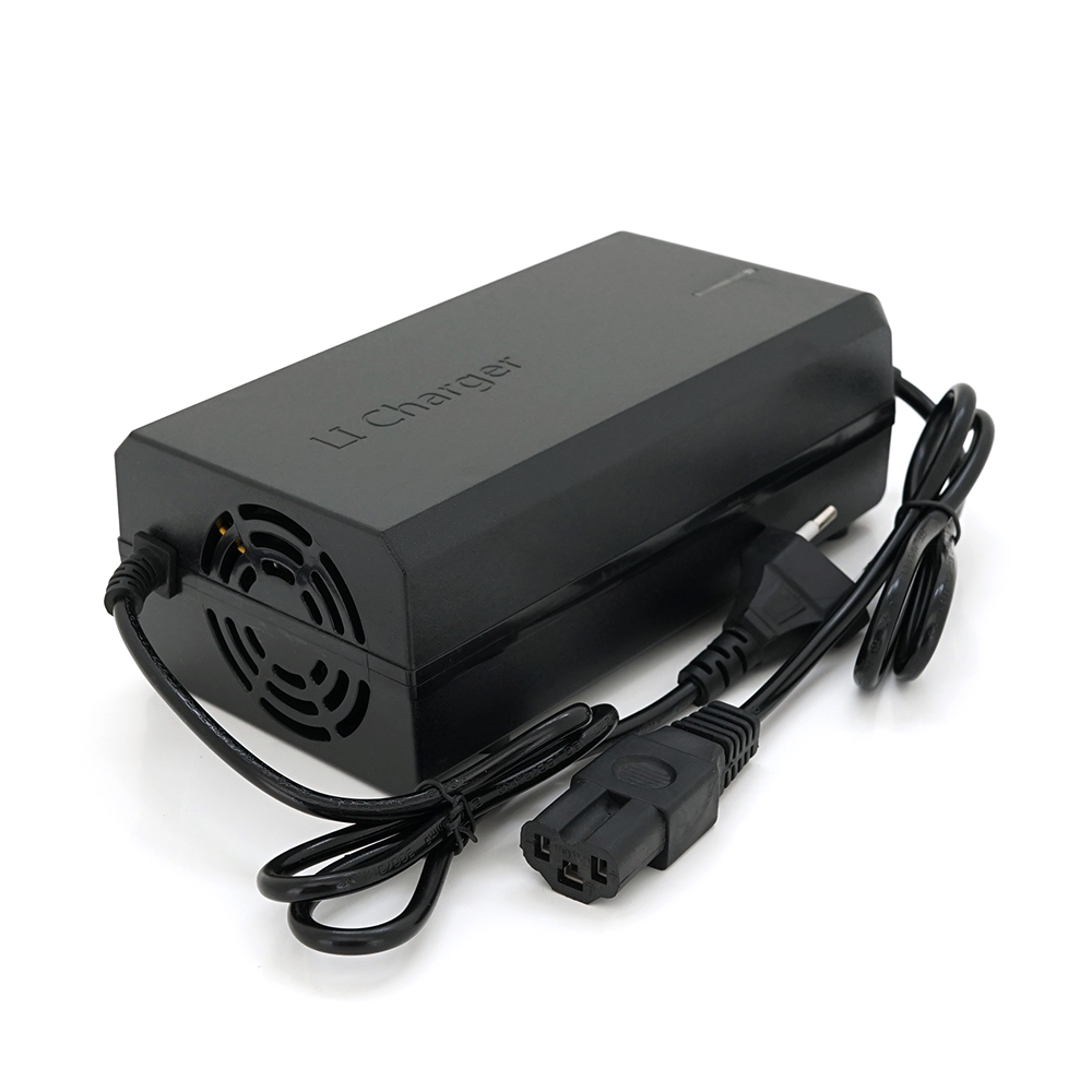 29893 Зарядний пристрій Jinyi для акумуляторів LiFePo4 72V(87,6V),24S,6A,штекер Triangle plug (T-tipe / IEC / C13 N+L-), з індикацією,BOX - Зображення 1