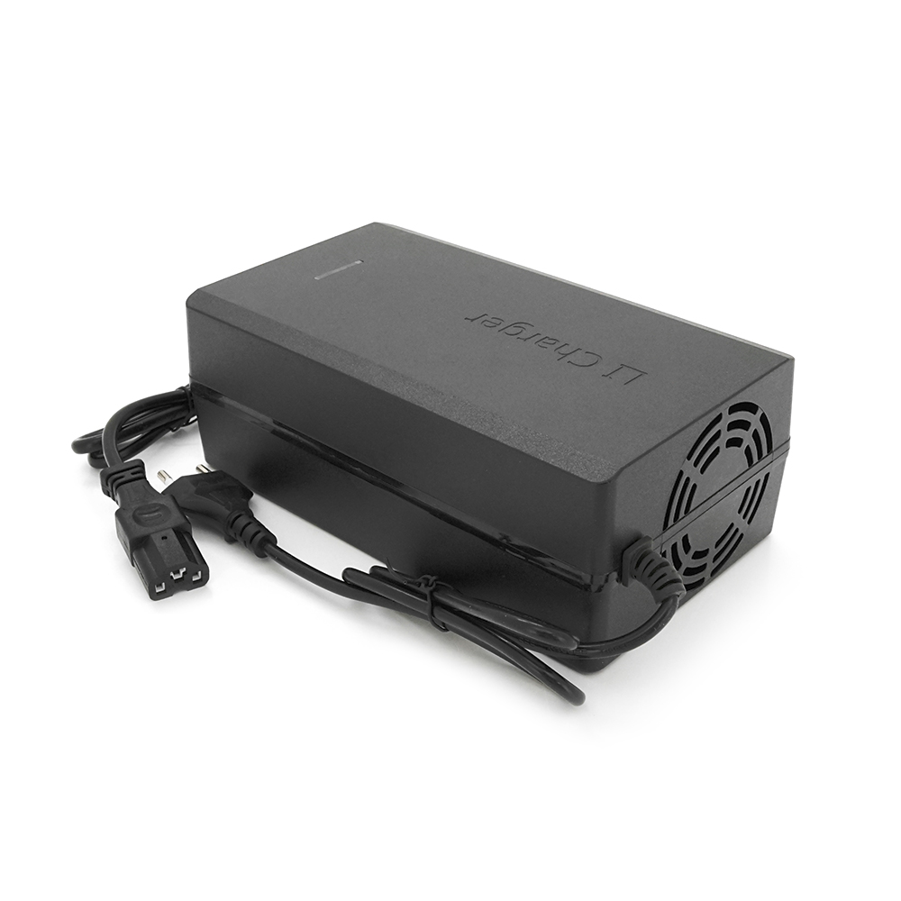 29906 Зарядний пристрій для акумуляторів Li-ion 60V(67,2V),16S,8A,штекер Triangle plug (T-tipe / IEC / C13 N+L-) ,з індикацією,BOX - Зображення 1