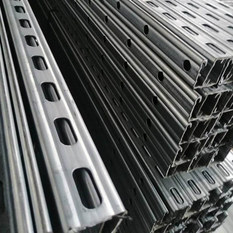 36236 Профіль перфорований оцинкований 41*41*2.5 (довжина 1 профілю 3метри)(ціна за 1 м) - Зображення 1