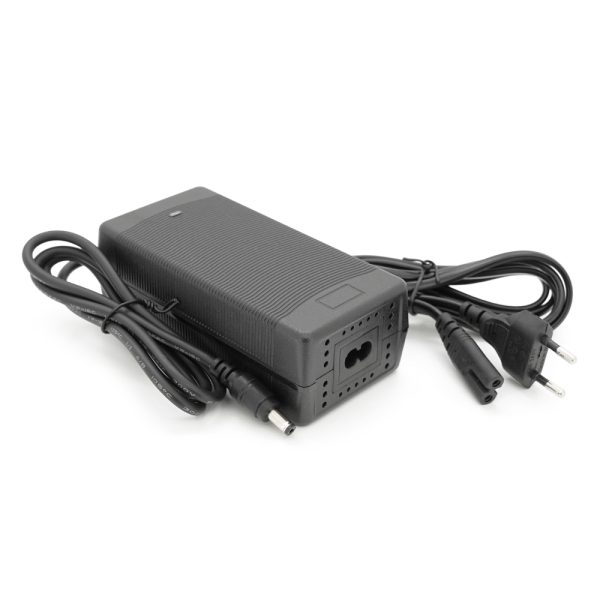 Зарядний пристрій для акумуляторів Li-ion 16,8V,4S,6A, штекер 5,5х2,5мм, 135x55x45mm