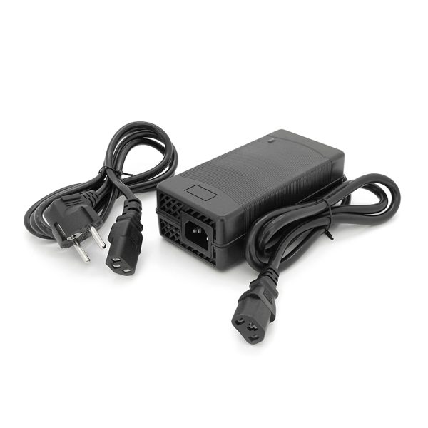 Зарядний пристрій для акумуляторів Li-ion 16,8V,4S,15A, штекер Triangle plug (T-tipe / IEC / C13 N+L-), 135x55x45mm