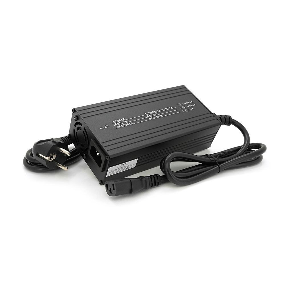 36952 Зарядний пристрій для акумуляторів Li-ion 12V(12,6V),3S,10A,штекер Triangle plug (T-tipe / IEC / C13 N+L-), LED-індикація, 137x90x50mm - Зображення 1