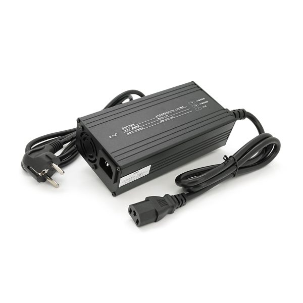 Зарядний пристрій акумуляторів LiFePO4 12V (14.6V), 4S, 10A, штекер Triangle plug (T-tipe / C13 / IEC). LED-індикація, 137x90x50mm