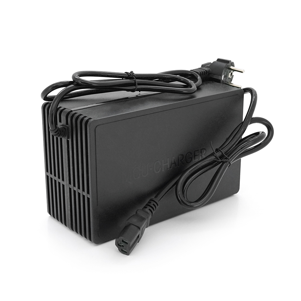 36992 Зарядний пристрій для акумуляторів Li-ion 48V(58,8V),14S,10A,650W, індикація, 220х122х86mm, 1.5kg - Зображення 1