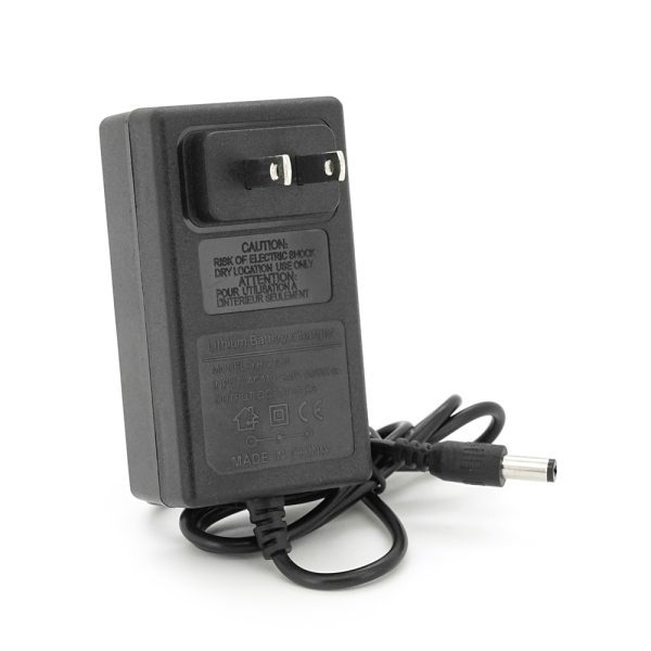 Зарядний пристрій для акумуляторів Li-ion 21V,5S,2A,штекер 5,5х2,1мм,LED-індикація + перехідник